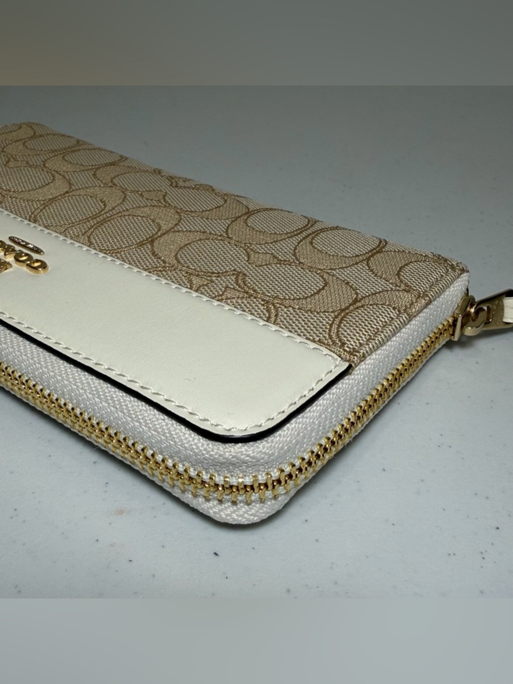 Coach Accordion Zip Wallet In Signature Jacquard With Stripe NWT - Picture 4 of 8